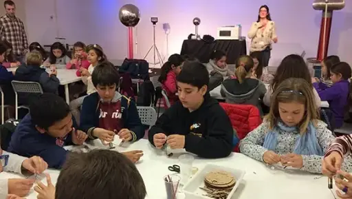 [ESCUELA DE CIENCIA] TEATRO CIENTÍFICO + TALLER DE ROBÓTICA – EL PODER DE LAS TORMENTAS